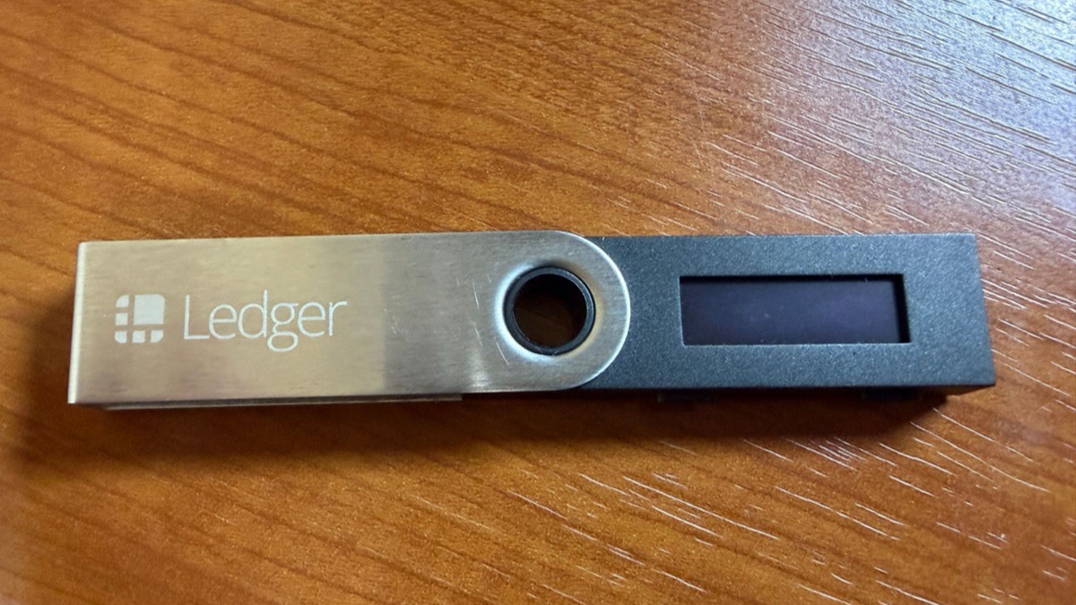 Ledger Nano Sの本体（表）